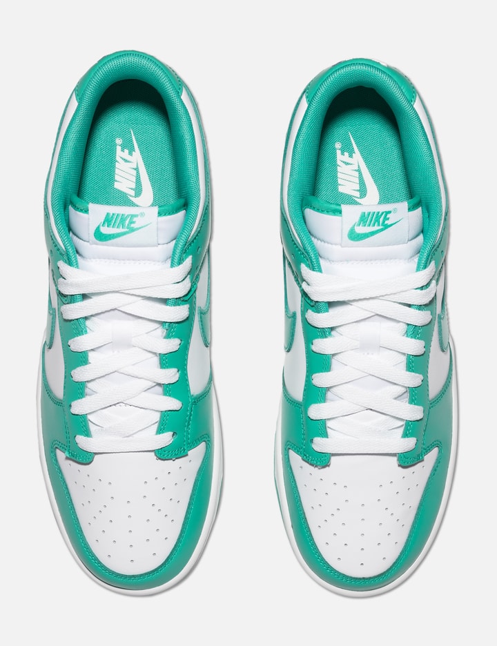 white retro nike shoes