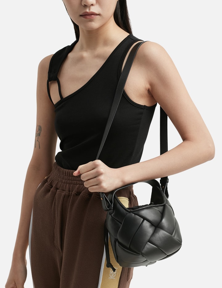 Bottega SMALL HELMET SHOULDER BAG HBX HYPEBEAST 為您搜羅全球潮流時尚品牌