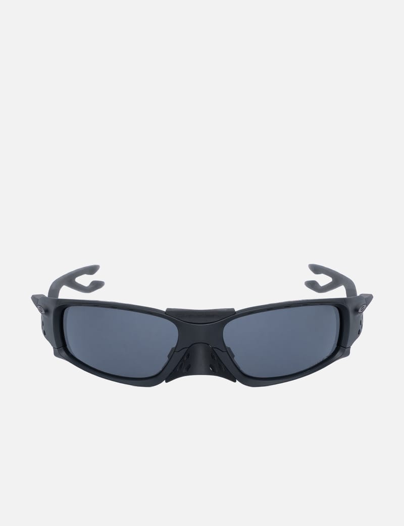 Oakley Plantaris SQ - 未来的なマットブラックのスクエアサングラス