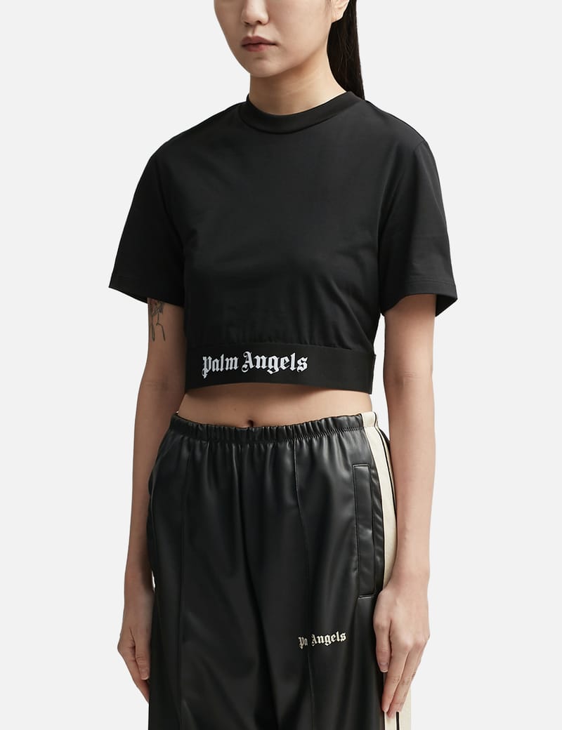 【Palm Angels】テープ ロゴ クロップド Tシャツ Palm Angels - ロゴ テープ クロップド Tシャツ | HBX - ハイプ