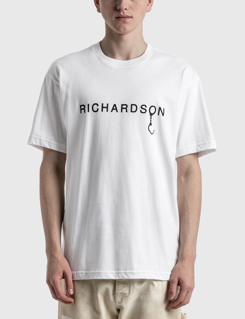 Richardson - ハンドカフ Tシャツ | HBX - ハイプビースト(Hypebeast