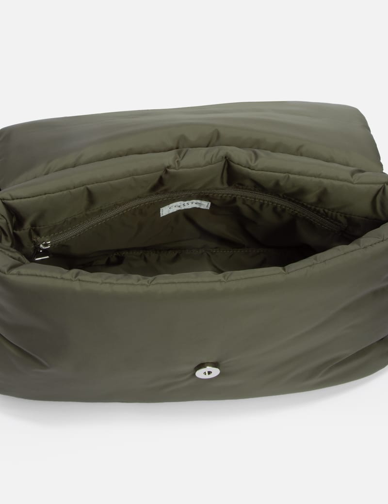 CLESSTE - PADDED FLAP HOLIDAY BAG | HBX - HYPEBEAST 為您搜羅 CLESSTE - PADDED FLAP HOLIDAY BAG | HBX - HYPEBEAST 為您搜羅