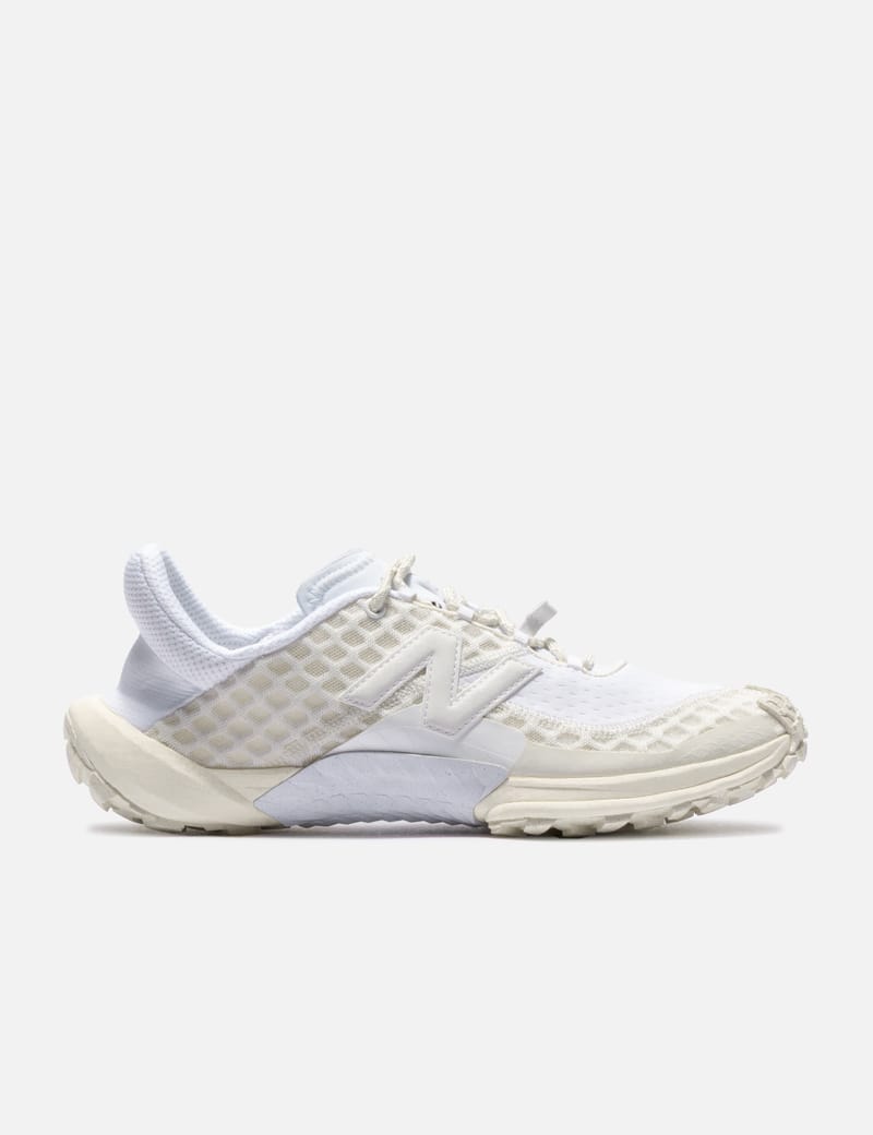 (W) Loewe Anagram Flap Sneakers in Canvas ★ 送料・関税込 LOEWE - Lace up canvas sneakers with a contrast rubber sole