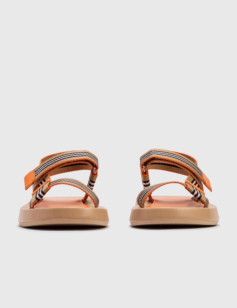 サンダル・ミュール BURBERRY Women Sandals 8105116 C1846 BRUSH BROWN BURBERRY: High heel shoes woman - Brown | Burberry heeled