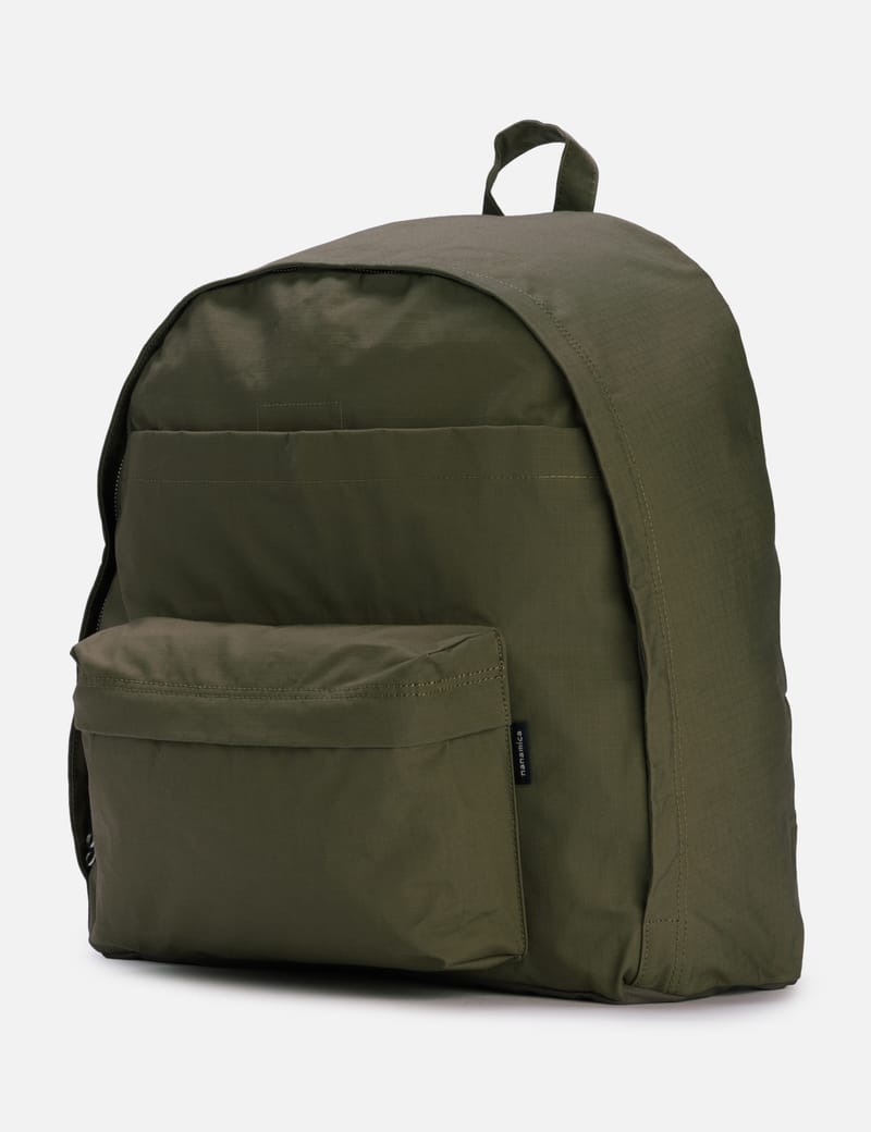 Nanamica Day Pack - コーデュラ素材と機能的な収納を備えた万能