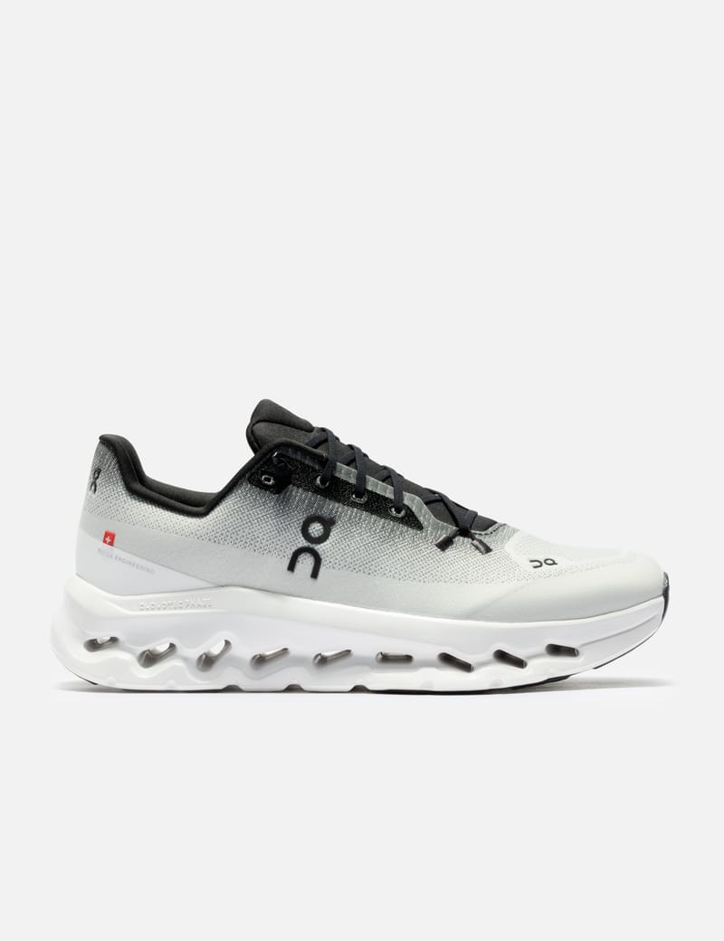 ロジャー・フェデラーモデルの最新シューズ NikeCourt Air Zoom Vapor