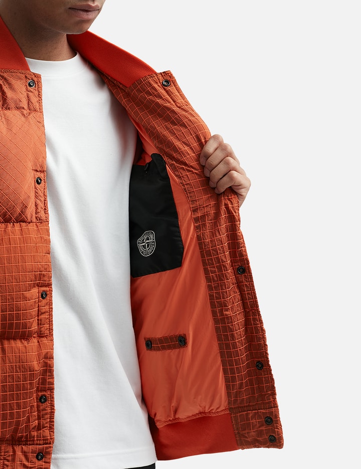 Stone Island Macro Ripstop Nylon Metal DownTC Jacket HBX HYPEBEAST 為您搜羅全球潮流時尚品牌